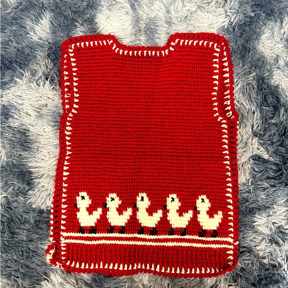 Red. Handmade with wool - Picture 2 of 4